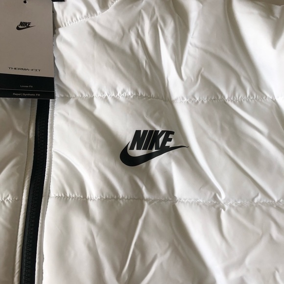 Nike Classic Longline Padded Jacket with a hood in a size large! NWT! - Picture 2 of 5